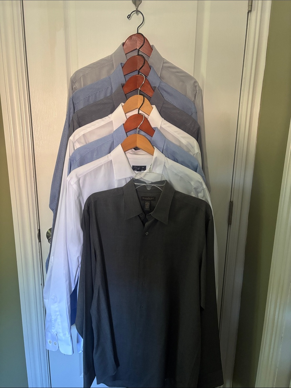 Lot of 7 Men's Long-Sleeve Dress Shirt - Classic Collared Shirt; size L